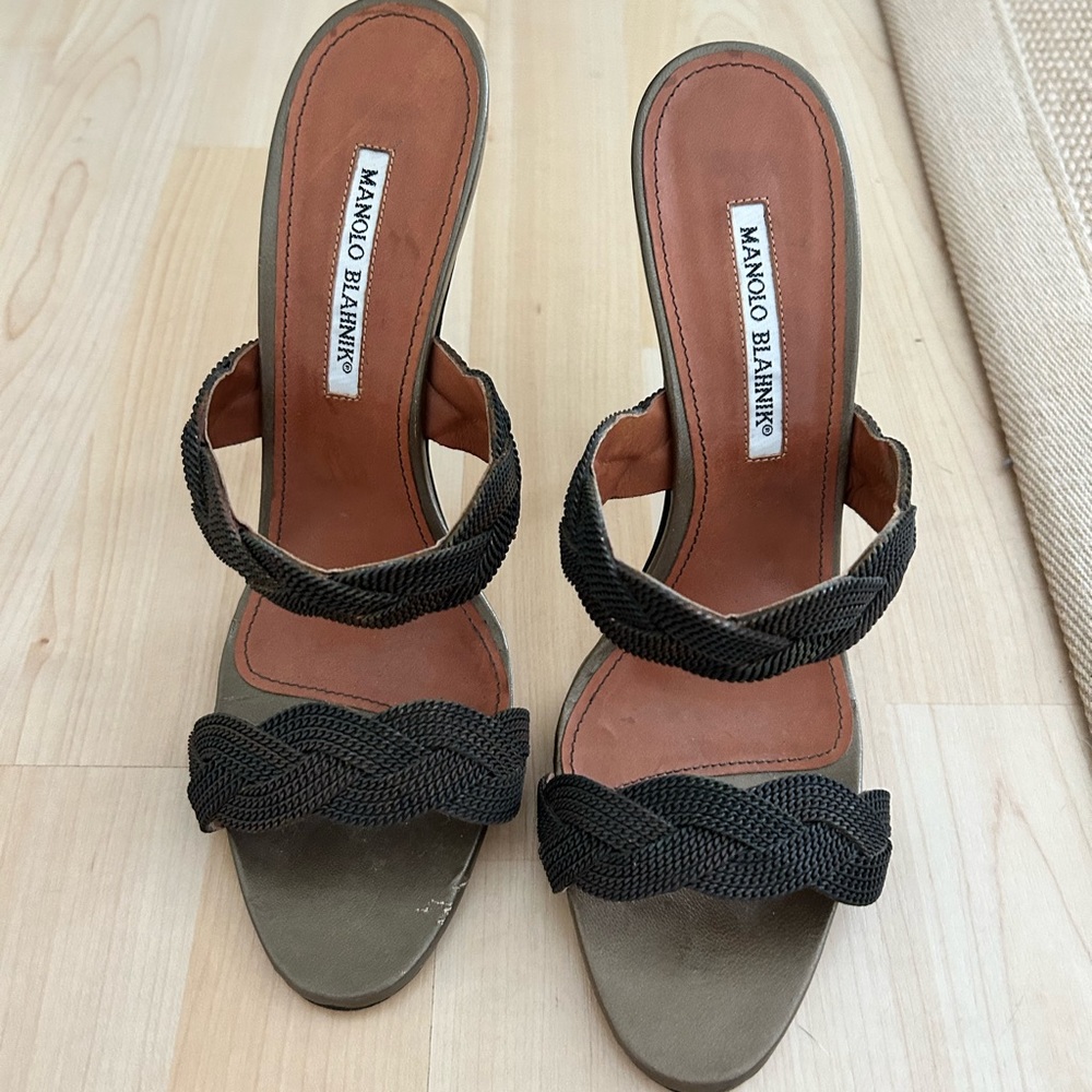 Stunning Manolo Blahnik  sandals size 10